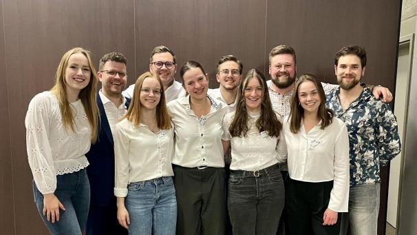 <p>Die musikalische Leitung und die Animatoren waren nach dem Abschlusskonzert des Play-In „Junior Edition“ im Triangel hochzufrieden: v.l.n.r. Marie Kreusch, Yannick Plumacher, Deborah Halmes, Julian Pauels, Pauline Serafini, Stefan Mertes, Larissa Fank, Steven Gass, Céline Lejeune, Gabriel Ducomble.</p>