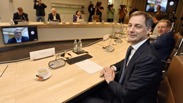 <p>Erste Sitzung der Taskforce mit Premier De Croo (vorne), Vertretern der Regionalregierungen und der Unternehmensspitze von Audi dauerte anderthalb Stunden. Anfang Mai will man ich erneut treffen.</p>