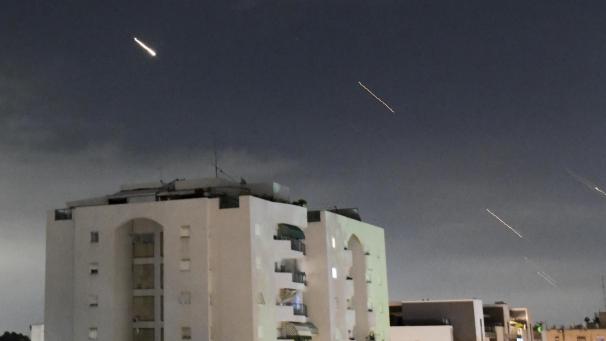 <p>Das israelische Luftabwehrsystem „Iron Dome“ feuert, um vom Iran abgefeuerte Raketen abzufangen.</p>