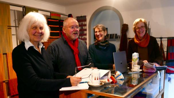 <p>Sie planen die erste mon-textil-schau: Kulturwissenschaftlerin Gabriele Harzheim, die Webkünstler Christoph Erhardt, Daniela Flinspach, Rita Johannleweling (von links) sowie Ruth Breuer, Inhaberin der historischen Senfmühle (nicht im Bild).Foto: E. Bourgeret</p>