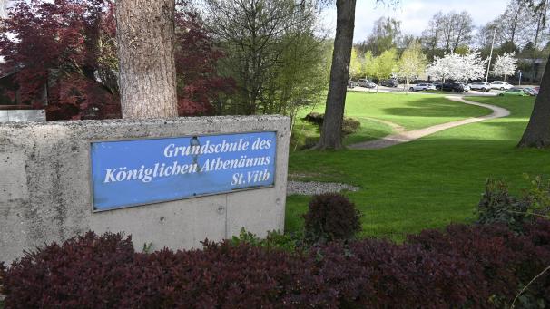 <p>Der Neubau für die Grundschule des Kgl. Athenäums und das Zentrum für Förderpädagogik soll neben der bestehenden Grundschule am Umgässchen entstehen. Die Grünfläche mit Parkanlage soll jedoch größtenteils erhalten bleiben.</p>