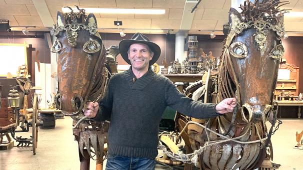 <p>Leo George aus Braunlauf stellt noch bis zum 19. April im Triangel St.Vith aus.</p>