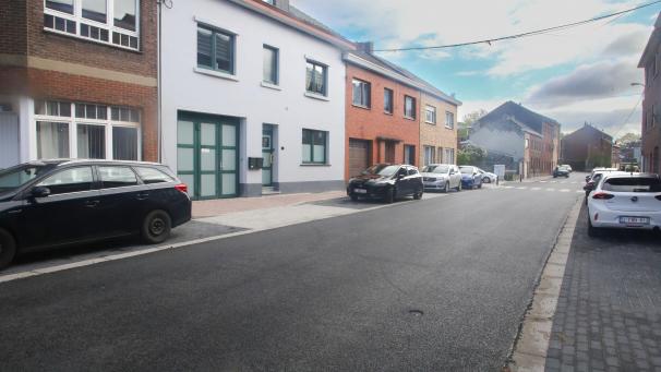 <p>Die Patronagestraße hat eine neue Fahrbahndecke und geplasterte Bürgersteige bekommen.</p>