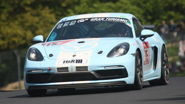 <p>HY Racing schickt seinen Porsche Cayman ins Rennen.</p>