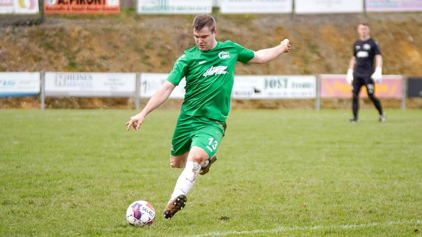 <p>Zweifelsohne wird Mirco Felten nach dem Abpfiff in Amel schnell einen Blick gen Xhoris werfen, wo seine künftigen Kollegen aus Emmels spielen.</p>