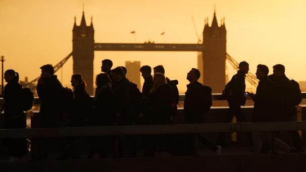 <p>Junge Menschen aus der EU werden auch weiterhin nicht ohne weiteres in Großbritanien für eine gewisse Zeit jobben können.</p>
