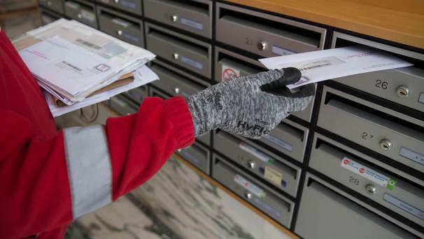 <p>Zeitungen, Briefe und Pakete werden am heutigen Montag in der Wallonie und vermutlich auch in den deutschsprachigen Gemeinden voraussichtlich nicht verteilt. Die frankofonen Postgewerkschaften wollen ab heute streiken.</p>