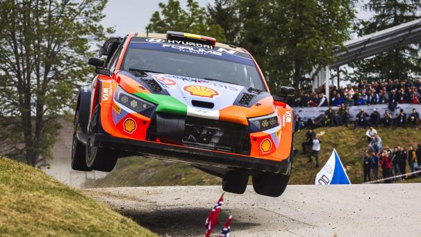 <p>Neuville-Wydaeghe (Hyundai) fielen am Sonntag vom ersten auf den dritten Platz zurück.</p>