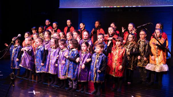 <p>Die jungen Sänger und Sängerinnen „verzauberten“ das Publikum im wahrsten Sinne des Wortes.</p>