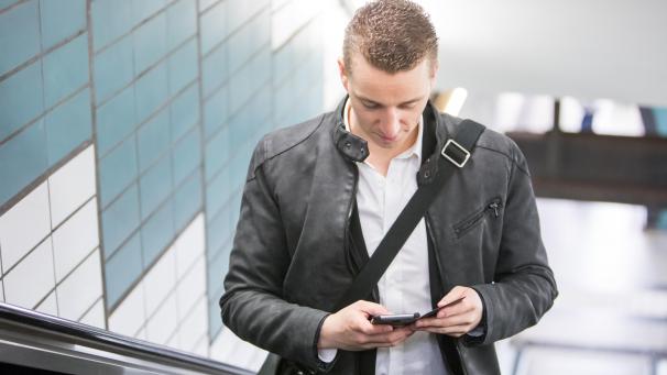 <p>Ist das schon wieder die Chefin? Mitarbeiter von Betrieben mit mehr als 20 Beschäftigten haben das Recht, nach Feierabend nicht für den Arbeitgeber erreichbar zu sein.</p>