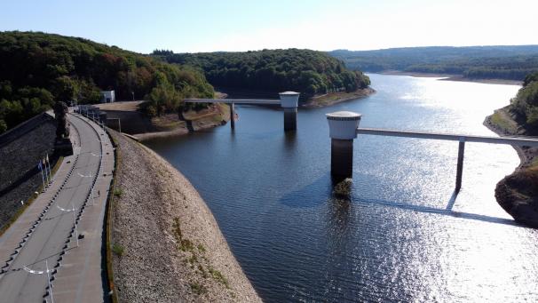 <p>Ein Blick auf die Gileppe-Talsperre</p>