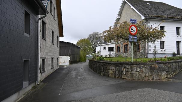 <p>In der Grievengasse in Meyerode sollen intelligente, autarke Laternen künftig für Licht sorgen.</p>