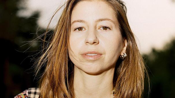 <p>Dana Kuehr legt mit anderen im Twilight auf.</p>