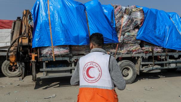 <p>Hilfsgütertransporter am Grenzübergang Kerem Schalom zwischen Israel und dem Gazastreifen (Archivbild).</p>
