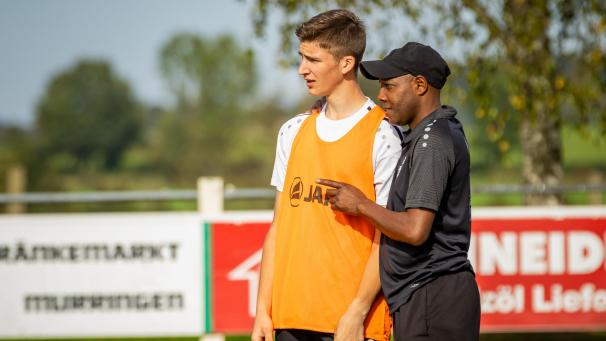 <p>Tommy Chiragarhula (r.). macht seinem Ärger Luft.</p>