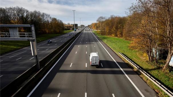 <p>Die mittlere Spur auf der Autobahn dürfen Autofahrer nicht absichtlich blockieren.</p>