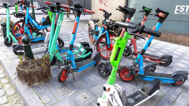 <p>Einst waren in den Straßen Brüssels mehr als 20.000 Sharing-E-Roller unterwegs, die von den Nutzern wild abgestellt wurden und so für großen Unmut sorgten.</p>