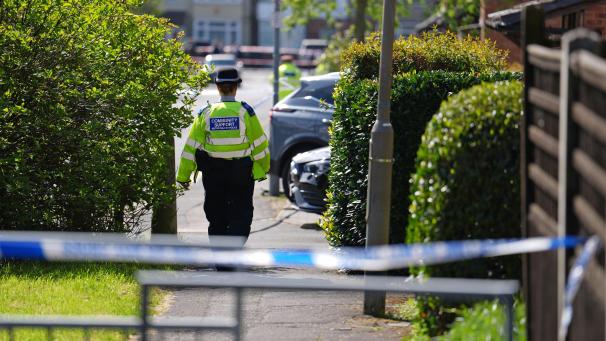 <p>Polizeikräfte befinden sich im Einsatz am Tatort.</p>