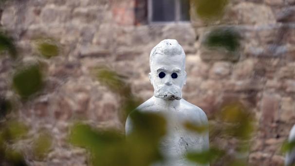 <p>„Für Nietzsche war Macht etwas Individuelles, der ‘Drang zur Selbstentfaltung’, ähnlich wie Hannah Arendt, Ausdruck der Fähigkeit des Einzelnen zu handeln“, schreibt Oswald Schröder in seinem „Wochenbuch“.</p>