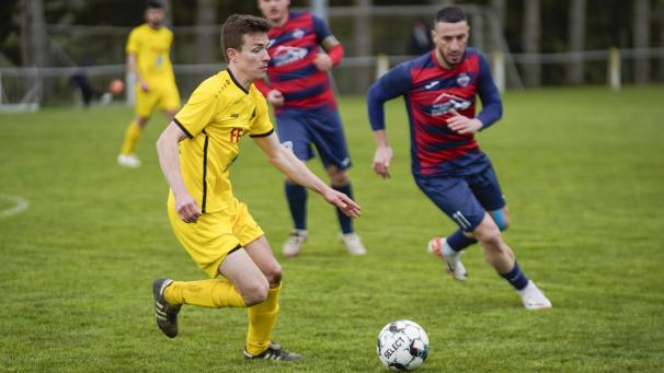 <p>Markus Bungart (links) und die Weywertzer müssen ihre Aufstiegsträume wohl begraben.</p>