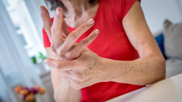 <p>Frauen sind wesentlich häufiger von Osteoporose betroffen als Männer.</p>