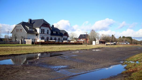 <p>Das ehemalige Bahnhofsgelände in Sourbrodt kann optisch aufgewertet werden.</p>