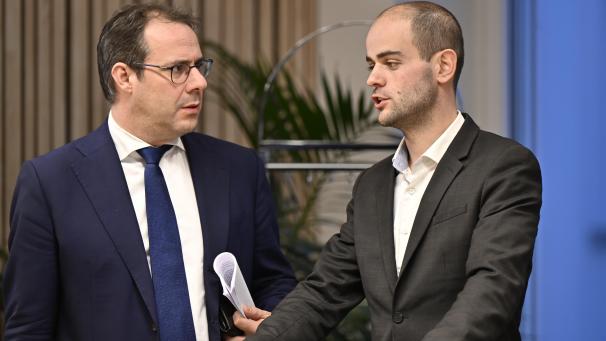 <p>Der föderale Landwirtschaftsminister David Clarinval (l.) mit dem Vorsitzenden des Jungbauernverbandes FJA, Florian Poncelet.</p>