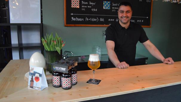 <p>Gregory Toussaint macht es besonders Spaß, den Kunden die Biere selbst auszuschenken.</p>