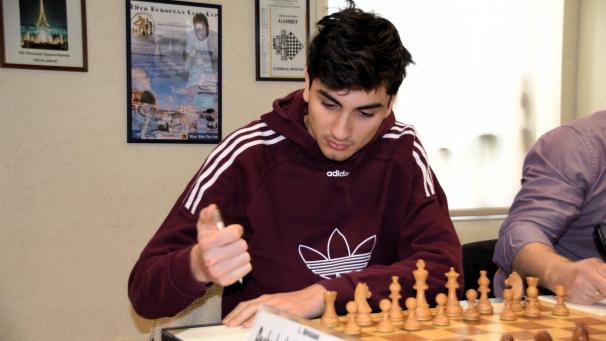 <p>Der Beste: Der erst 18-jährige Daniel Dardha überzeugt an Brett eins.Foto: privat</p>