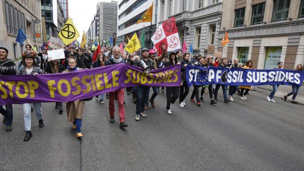 <p>Die Demonstraten haben sich an der Belliardstraße eingefunden.</p>