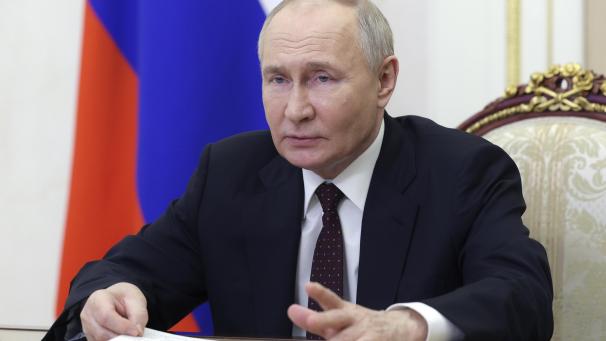 <p>Wladimir Putin, Präsident von Russland, leitet eine Sitzung über wirtschaftliche Fragen per Videokonferenz im Kreml in Moskau.</p>