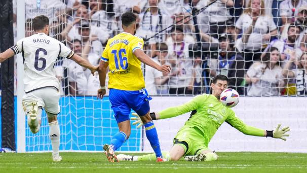 <p>Thibaut Courtois hält bei seinem Comeback seinen Kasten sauber – und feiert wenige Stunden später den Gewinn der spanischen Meisterschaft.</p>