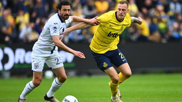 <p>Nullnummer: Das Spitzenspiel zwischen Saint-Gilloise (rechs mit Gustav Nilsson) und Anderlecht (mit Thomas Delaney) bietet viele Chancen, aber keine Tore.</p>