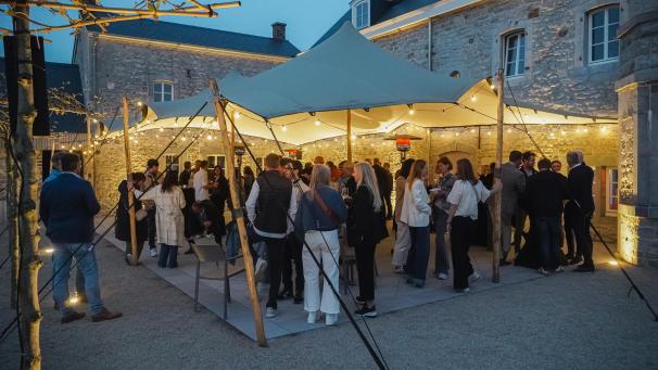 <p>Am Freitag wird im Maison Visavis das Wochenende mit einem Afterwork eingeläutet.</p>