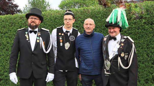 <p>V.l.n.r.: Vize-Präsident Didier Loyens, Prinz Hendrik Kerren, Sieger (Gästevogel) Helmut Oestreich und König Bruno Laschet.</p>