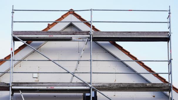 <p>Wie zukunftsfähige Häuser aussehen könnten, dazu gibt die Gemeinde Raeren mit ihrer neuen Orientierungshilfe eine Menge Anregungen.</p>