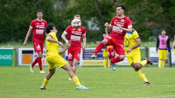 <p>Obenauf: Georgios Damarios (Mitte) öffnete die Tür zur vierten Liga für Raeren-Eynatten ganz weit. An Christi Himmelfahrt kann der RFC hindurchgehen.</p>