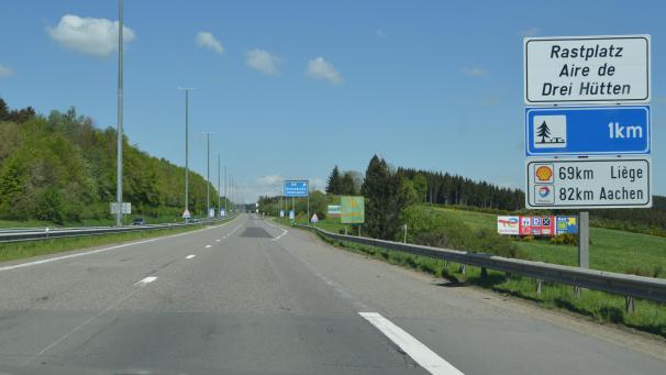 <p>Bis Ende Juni herrscht Baustellenbetrieb auf der AutobahnE42 bei Steinebrück.</p>