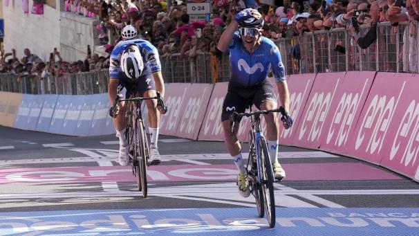<p>Der Sieger kann es gar nicht fassen: Pelayo Sanchez triumphiert bei der sechsten Etappe des Giro d’Italia.</p>