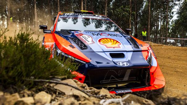 <p>Thierry Neuville am Donnerstag beim Shakedown bei der Rallye Portugal.</p>