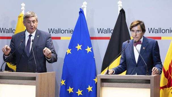 <p>Dieses Bild zeigt den flämischen Ministerpräsidenten Jan Jambon (N-VA, links) bei einem Treffen mit seinem wallonischen Amtskollegen Elio Di Rupo Ende August 2023 in Namur.</p>