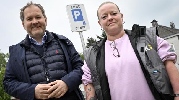 <p>Bürgermeister Luc Frank (CSP) und Feststellungsbeamtin Tamara Carnol</p>