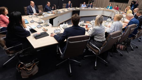 <p>An jedem Freitag tagt der föderalre Ministerrat.</p>