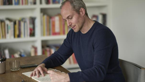 <p>Von der ersten Zeichnung auf Papier bis zur Serienreife eines Produktes ist es oft ein langer Weg. Doch die Arbeit zahlt sich für Bertrand Lejoly aus: Die Ideen des Eupeners sind gefragt.</p>