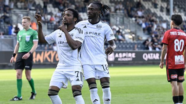 <p>Issac Nuhu (links) sorgte am Samstag für die Eupener Führung gegen RWDM.</p>