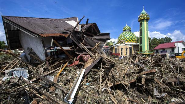 <p>Ein beschädigtes Gebiet nach einer Schlammflut im Bezirk Agam in West Sumatra.</p>