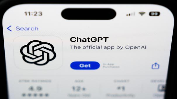 <p>Ein Logo von ChatGPT, offizielle App von OpenAI, ist auf einem Smartphone zu sehen.</p>
