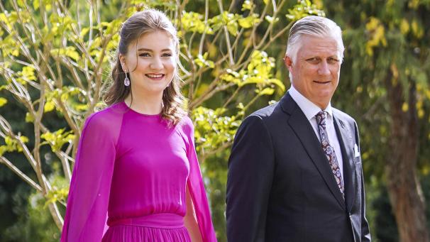 <p>Diese Aufnahme zeigt Kronprinzessin Elisabeth mit ihrem Vater König Philippe</p>