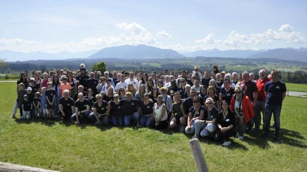 <p>154 ostbelgische Schönberger vor einem traumhaften Alpenpanorama: Das siebte internationale Schönbergtreffen in Schönberg-Rottenbuch (Landkreis Weilheim-Schongau) wird allen Teilnehmern in sehr guter Erinnerung bleiben.</p>