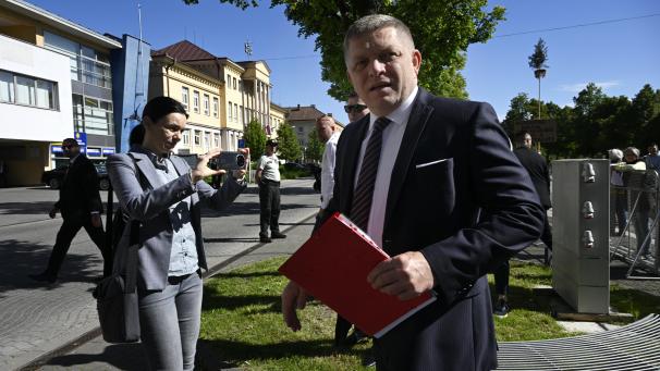 <p>Robert Fico kommt zu einer Regierungssitzung im Haus der Kultur an.</p>